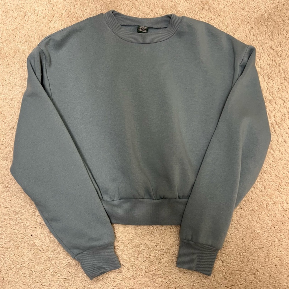 wild fable blue cropped crewneck sweatshirt